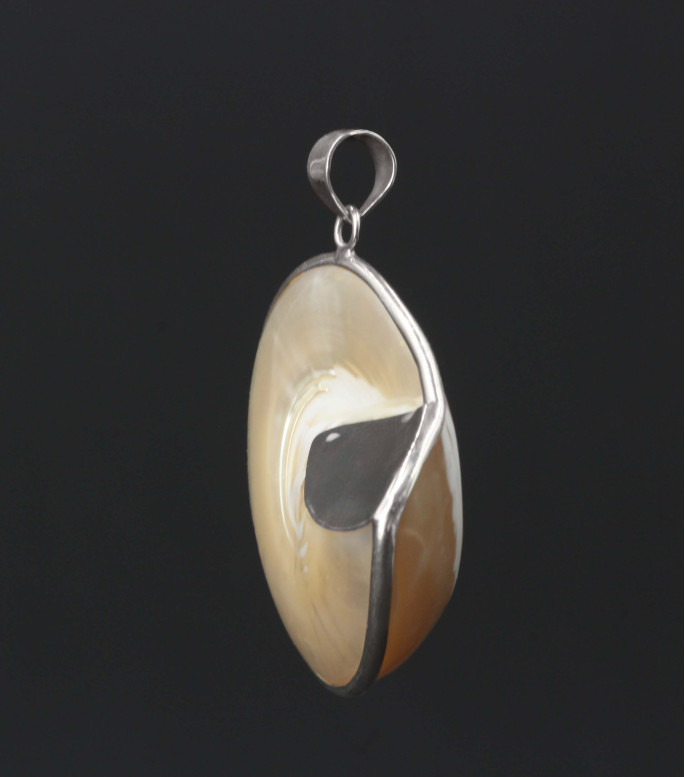 Natural Nautilus Mother of Pearl Sterling Silver Pendant Natural Nautilus Mother of Pearl Sterling Silver Pendant