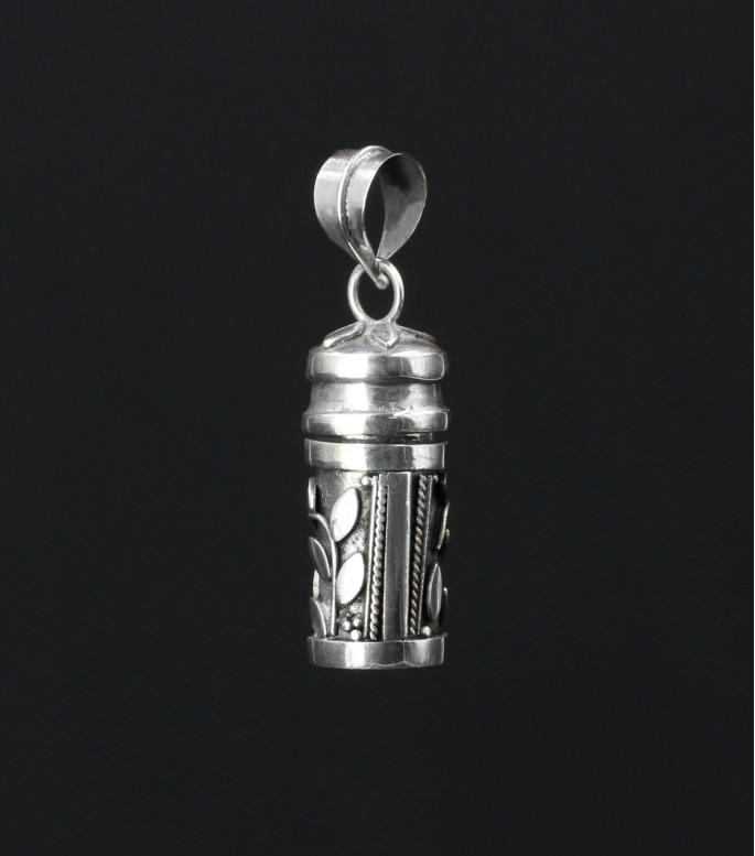 Bali Leaf Heritage Silver Prayer Box Pendant