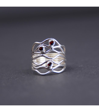 “Flame Line” Ring | 925 Sterling Silver with Natural Garnets