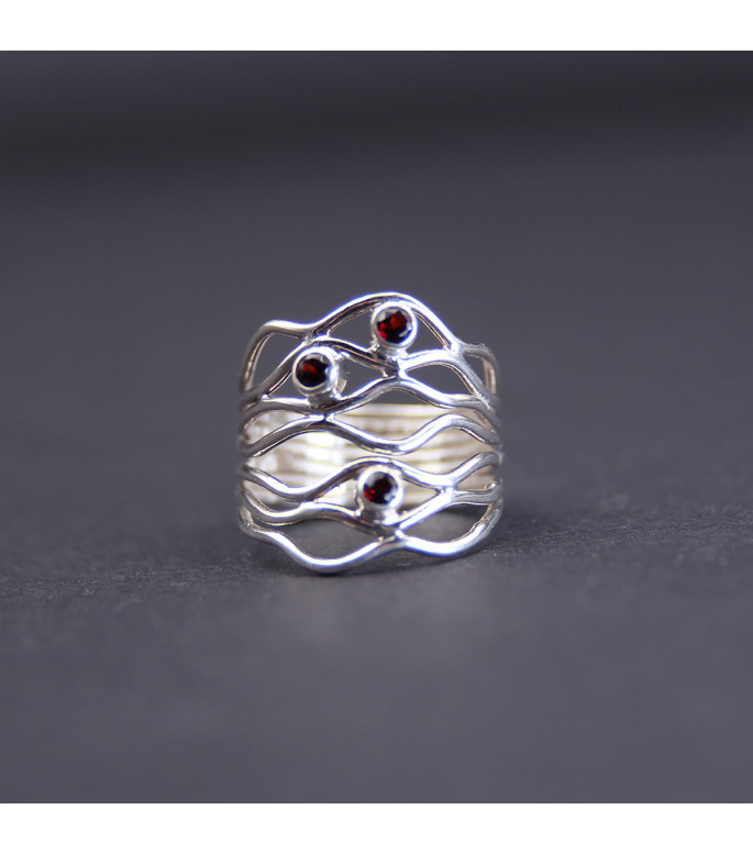 “Flame Line” Ring | 925 Sterling Silver with Natural Garnets