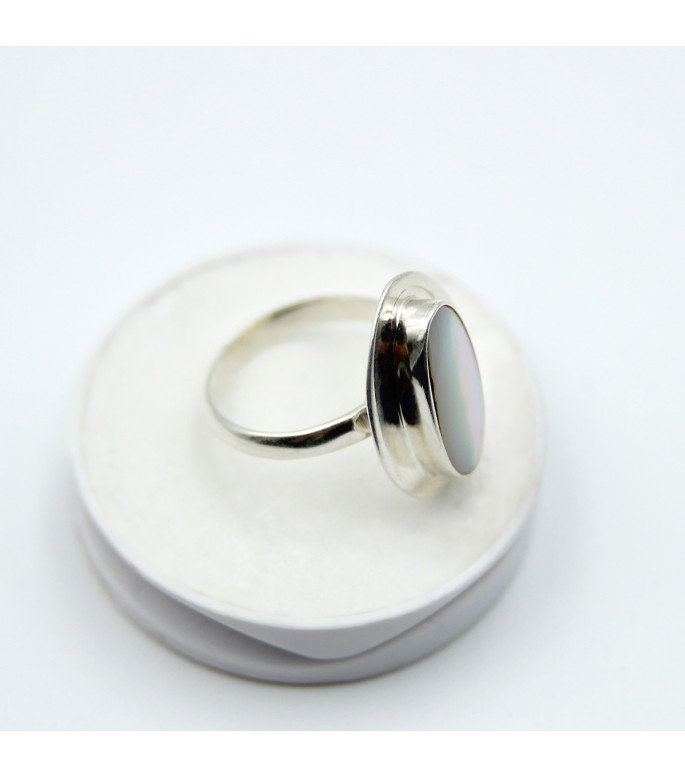 Moderner Ring | 925er Silber mit Irisierendem Perlmutt Moderner Ring | 925er Silber mit Irisierendem Perlmutt