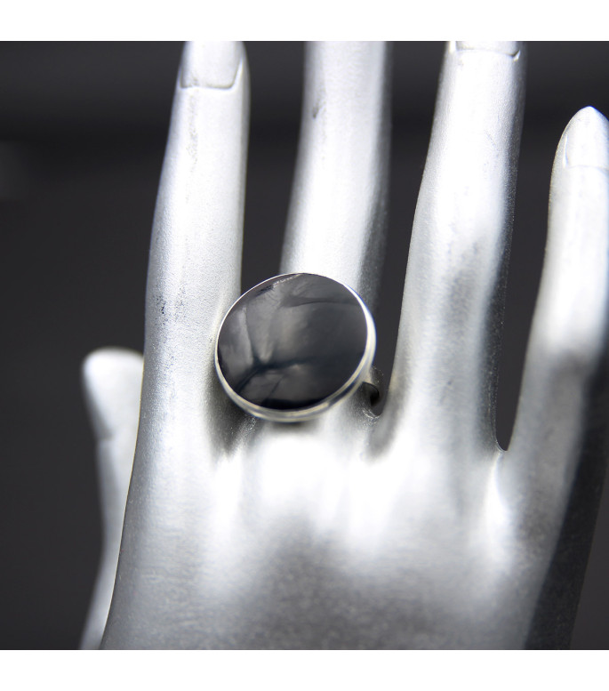 Zeitloser Statement-Ring | 925er Silber mit Tiefschwarzer Muscheleinlage Zeitloser Statement-Ring | 925er Silber mit Tiefschwarzer Muscheleinlage