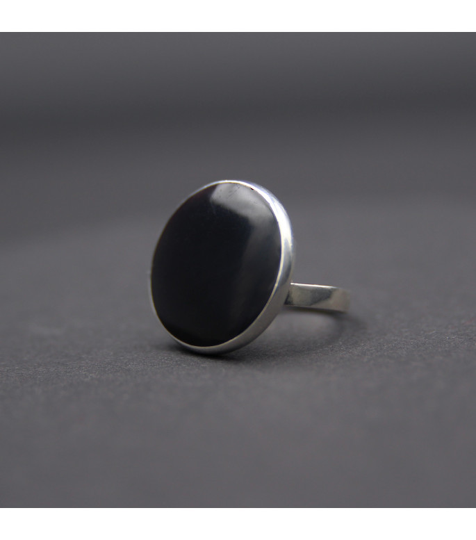 Zeitloser Statement-Ring | 925er Silber mit Tiefschwarzer Muscheleinlage Zeitloser Statement-Ring | 925er Silber mit Tiefschwarzer Muscheleinlage