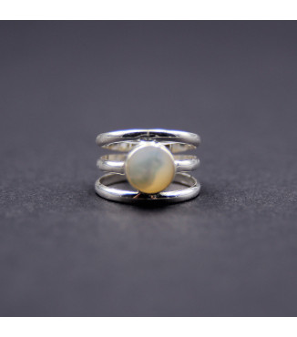 Modern Triple Band Ring | Sterling Silver 925 with Delicate Mother of Pearl