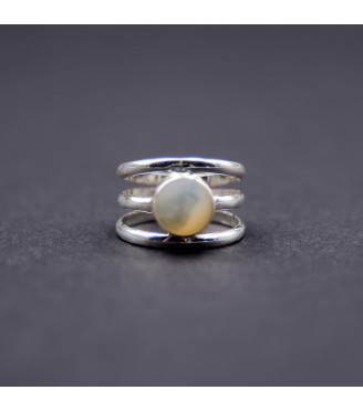 Modern Triple Band Ring | Sterling Silver 925 with Delicate Mother of Pearl