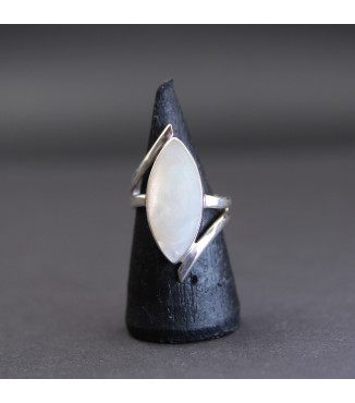 Ring “Ocean Moon” | Sterling Silver 925 with Iridescent Mother of Pearl