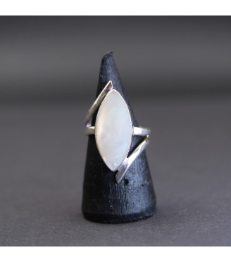 Ring “Ocean Moon” | Sterling Silver 925 with Iridescent Mother of Pearl