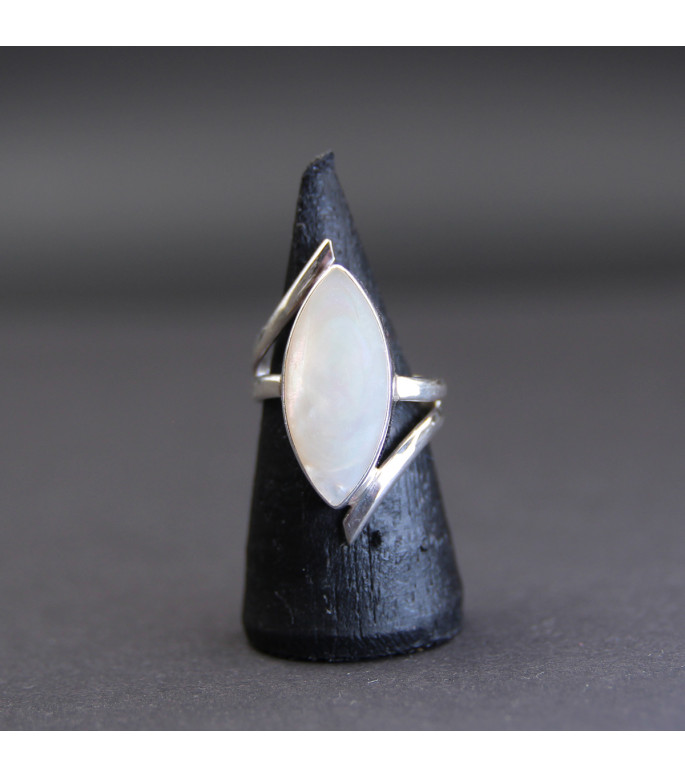 Ring “Ocean Moon” | Sterling Silver 925 with Iridescent Mother of Pearl