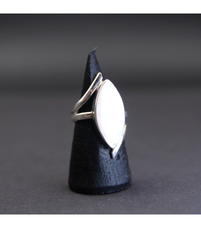 Ring “Ocean Moon” | Sterling Silver 925 with Iridescent Mother of Pearl
