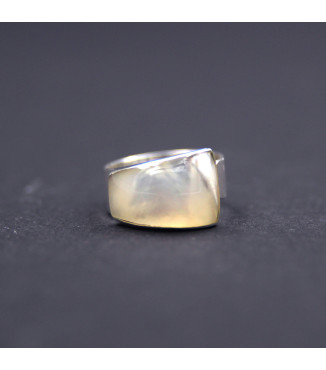 Elegant Statement Ring | 925 Sterling Silver with Radiant Mother of Pearl