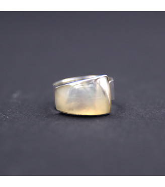 Elegant Statement Ring | 925 Sterling Silver with Radiant Mother of Pearl