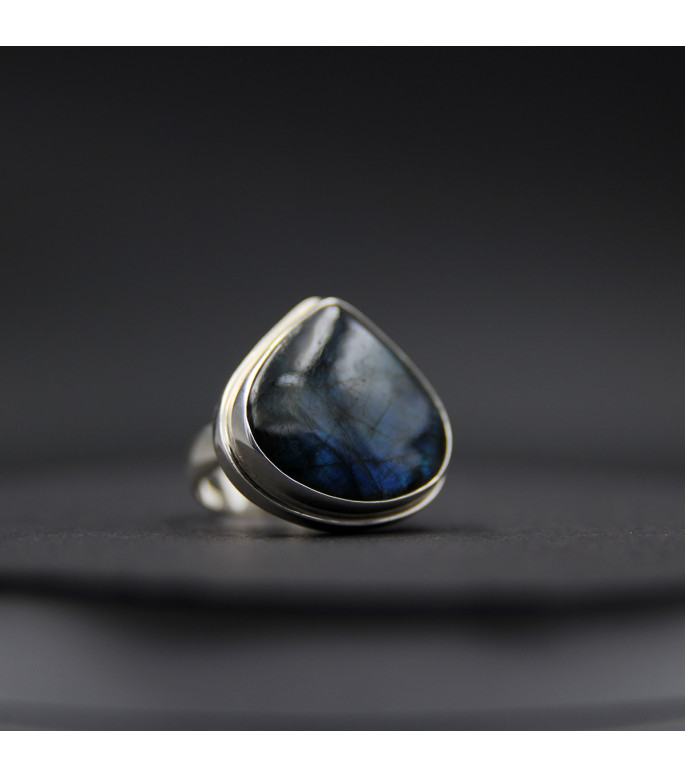 Statement Ring | Sterling Silver 925 with Iridescent Blue Labradorite