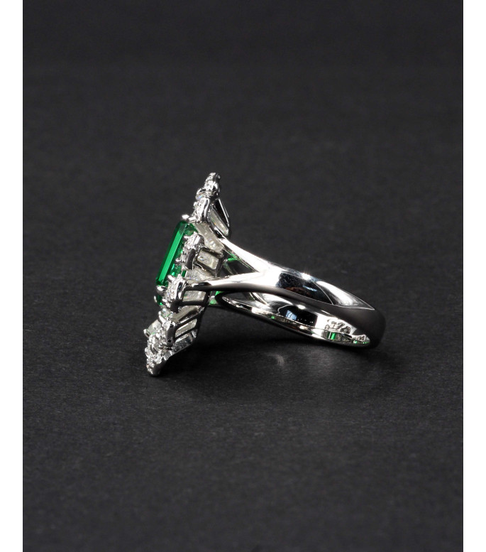 Luxuriöses Grünes Smaragd-Cut CZ Cluster Statement Ring 925 Luxuriöses Grünes Smaragd-Cut CZ Cluster Statement Ring 925