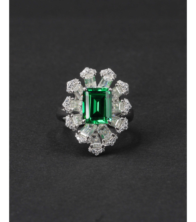 Luxuriöses Grünes Smaragd-Cut CZ Cluster Statement Ring 925 Luxuriöses Grünes Smaragd-Cut CZ Cluster Statement Ring 925