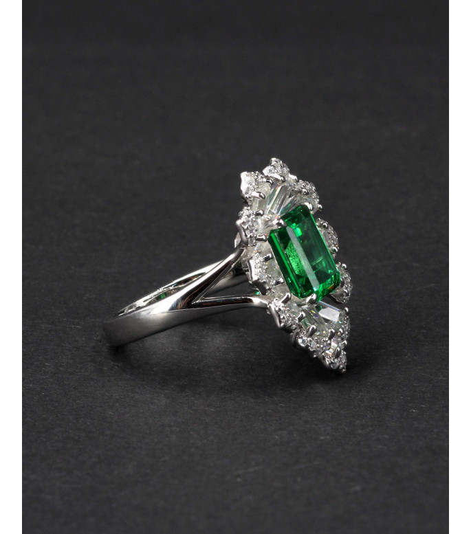 Luxuriöses Grünes Smaragd-Cut CZ Cluster Statement Ring 925 Luxuriöses Grünes Smaragd-Cut CZ Cluster Statement Ring 925