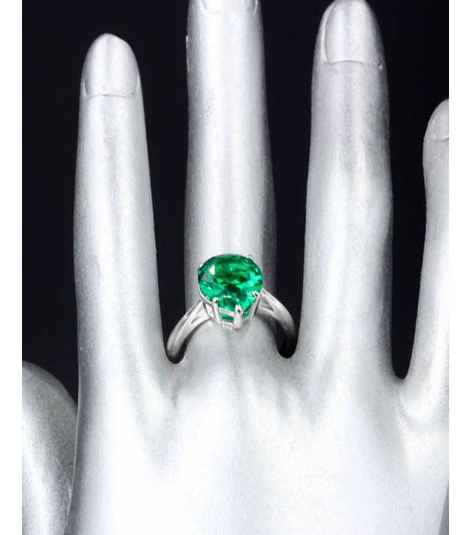 Emerald Whisper Ring ✨ Emerald Whisper Ring ✨